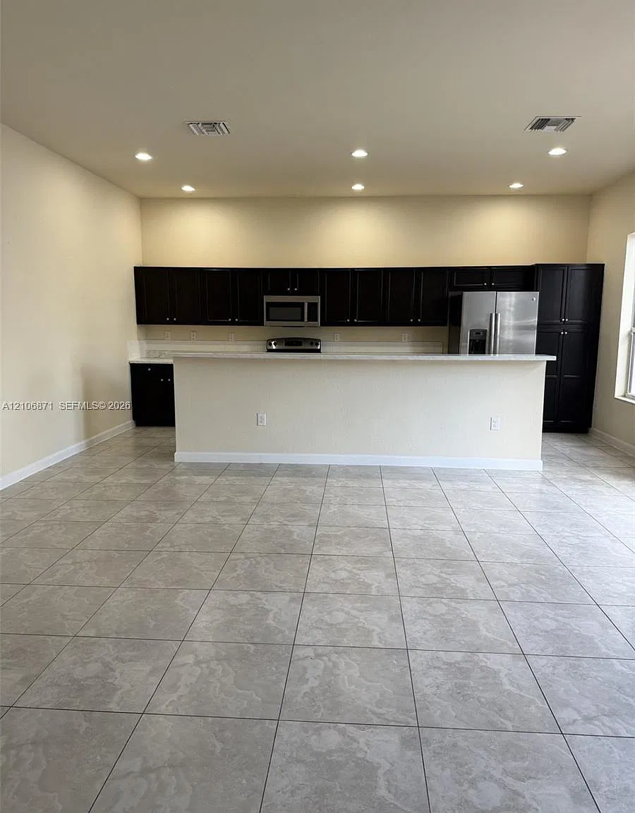 Kendall Commons Residenti — Photo 1
