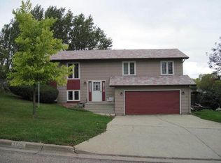 1706 10th St NW, Minot, ND 58703