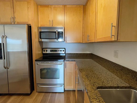 5th image of 401 S 1st St Unit 209