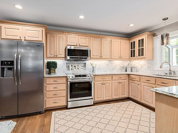 5th image of 216 Homewood Ave