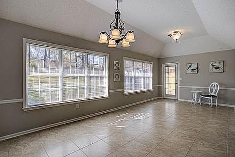 5th image of 321 Bradford Trl