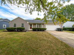 16 Sherwick Rd, Oswego, IL 60543