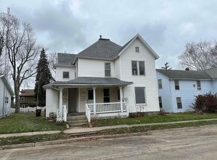 122 W Locust St, Lanark, IL 61046