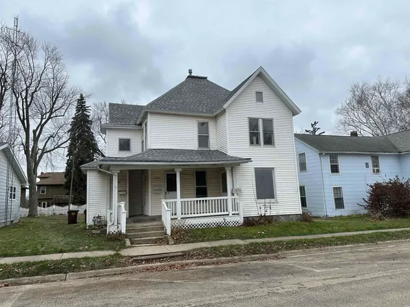 122 W Locust St, Lanark, IL 61046