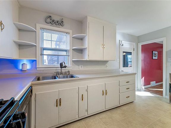 5th image of 8428 Ward Parkway Plz
