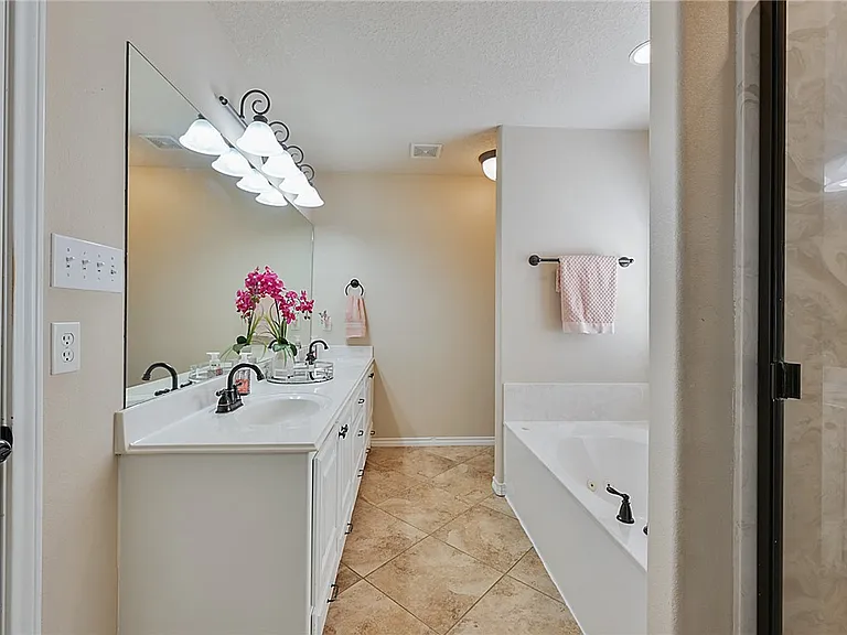 2214 Brougham Pl — Photo 16