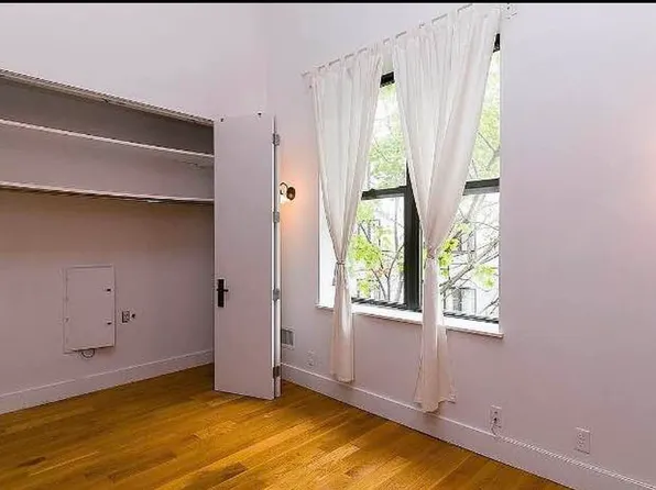 949 Willoughby Avenue image 4 of 16