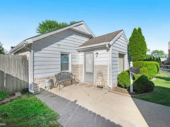 2nd image of 23033 Glenbrook St