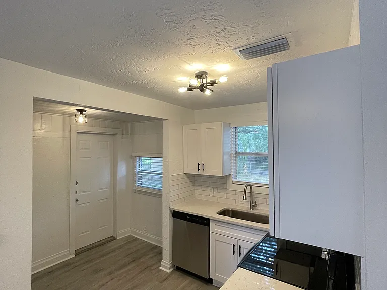 2103 W Grace St — Photo 3
