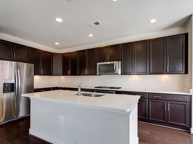 737 Diamond Ave — Photo 5