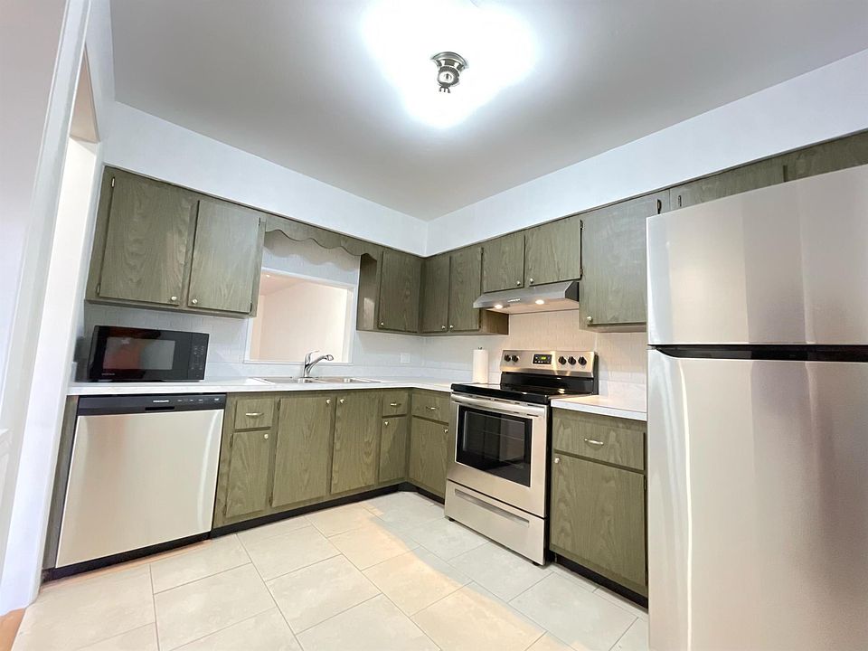 1st image of 2302 Sunrise Blvd #202