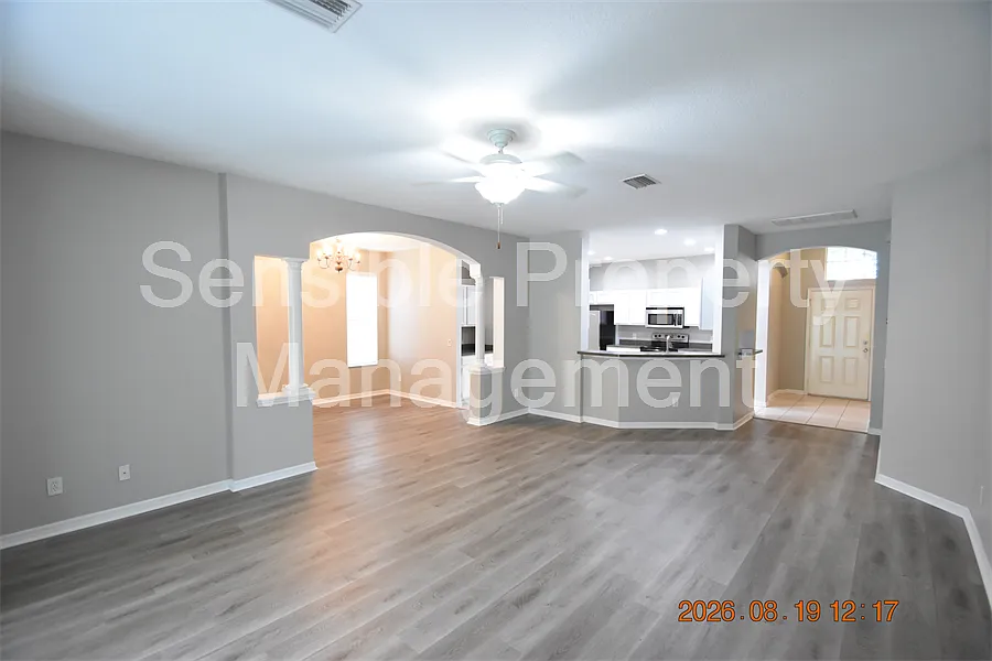 4 bed, 2038 sqft, $2,350 — Photo 4