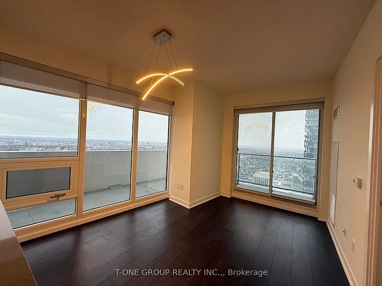 2221 Yonge St #5409 — Photo 10