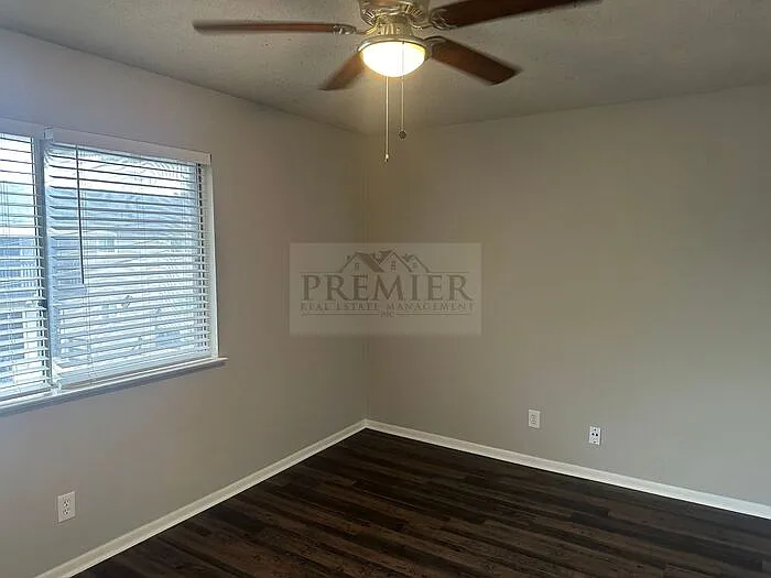 6043 Barton St — Photo 11
