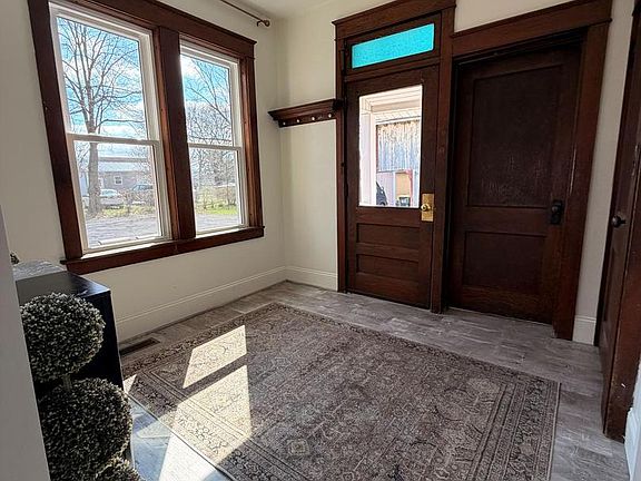 3rd image of 728 Main St