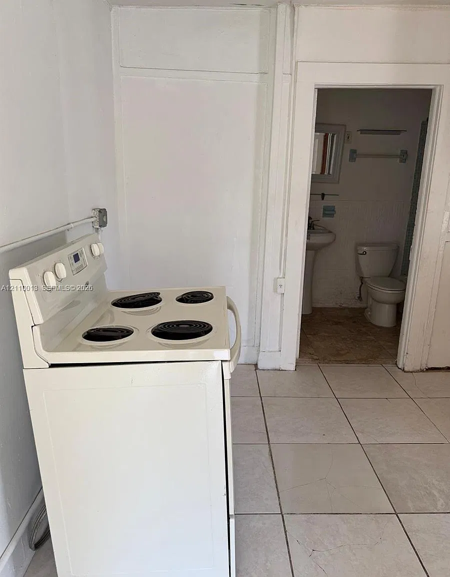 1 bed, 1.0 bath, $1,600 — Photo 3