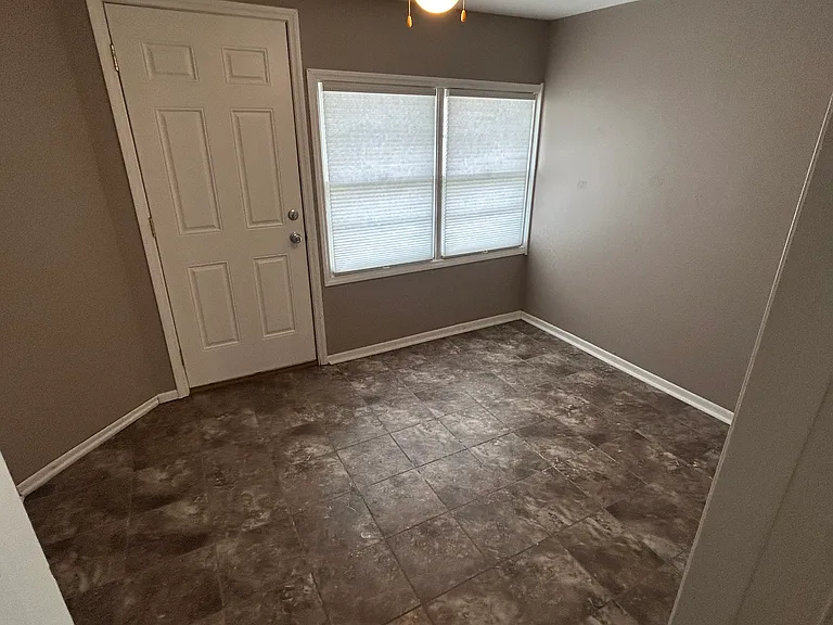 307 Sycamore St — Photo 12