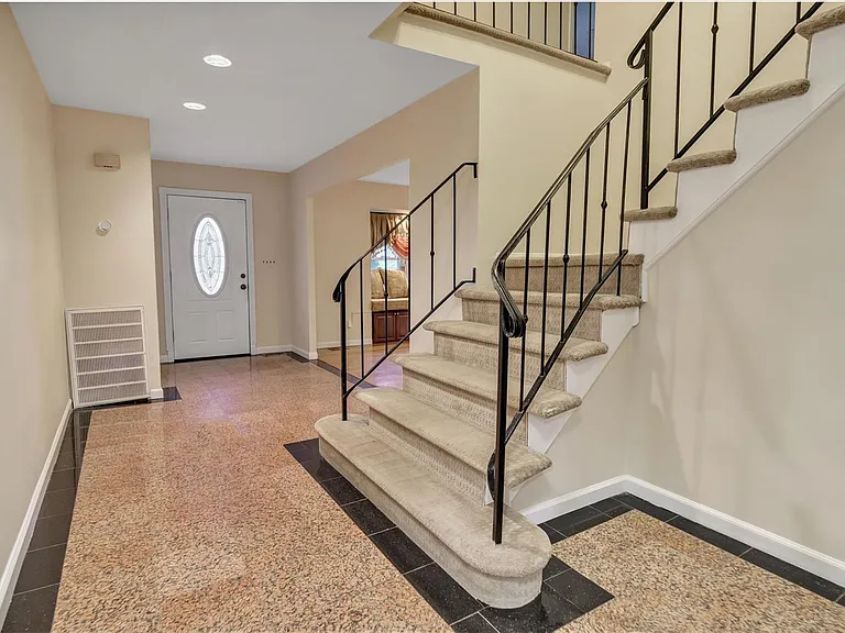 47 Carriage Rd — Photo 15