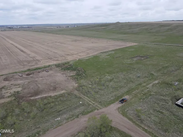 Maggie St, Williston, ND 58801