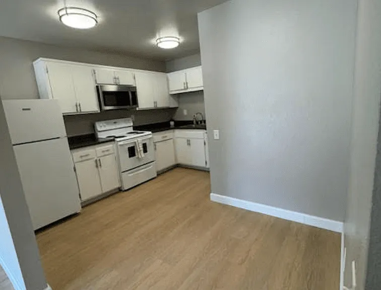 Hidden Creek Apartments — Photo 137