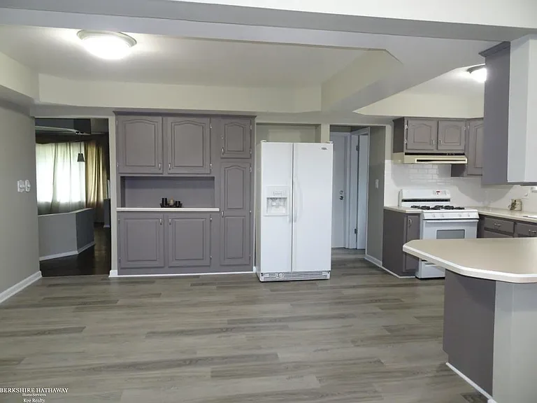 32106 Gainsborough Dr — Photo 4
