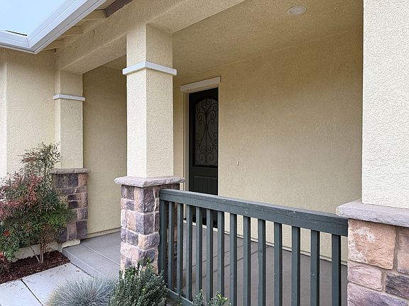 2nd image of 827 River Pointe Cir