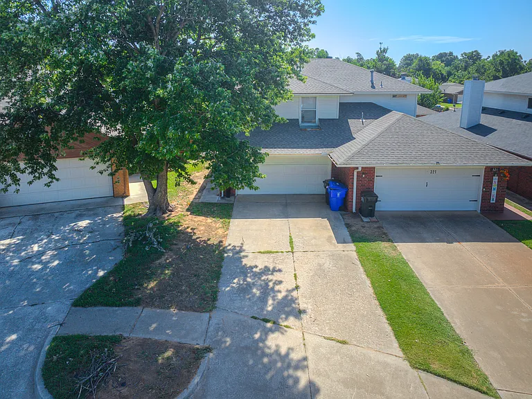 323 Potomac Dr — Photo 3