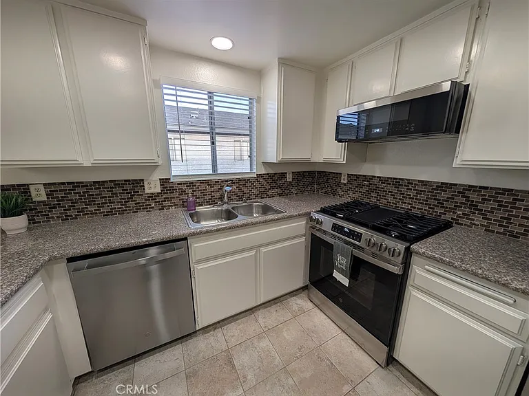 845 W Olive Ave #B — Photo 17