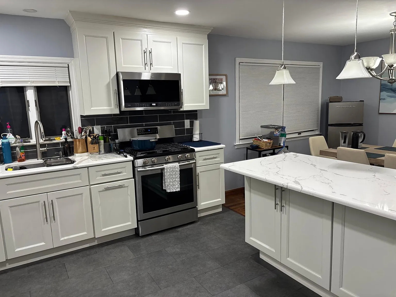 4 bed, 2.5 bath, 2000 sqft, $5,250 — Photo 2