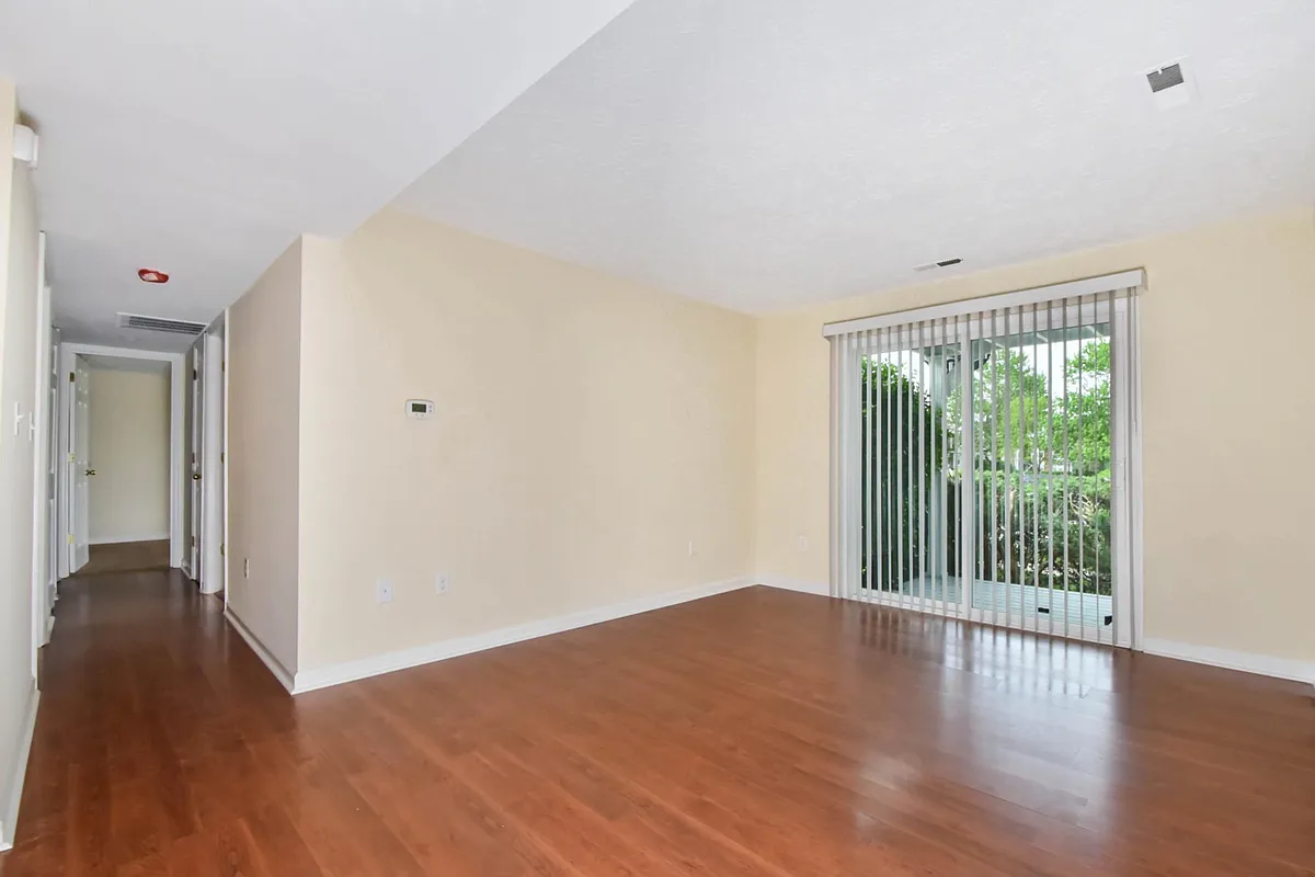Building Photo - 404 Bainbridge Ct #A2