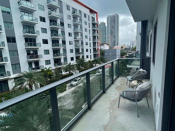 3rd image of 86 NW 35th St #102
