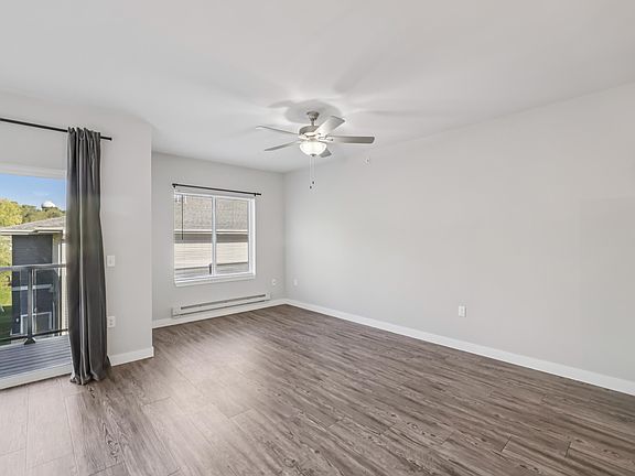 5th image of 1601 N Windsor Ave #209