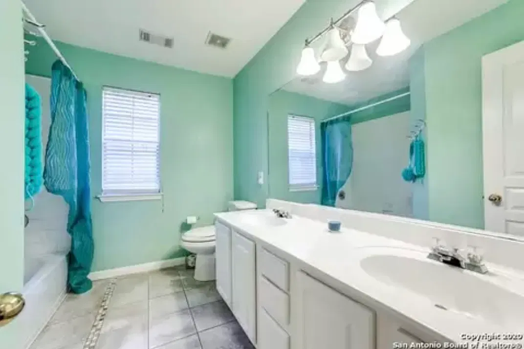 4 bed, 2990 sqft, $2,800 — Photo 3