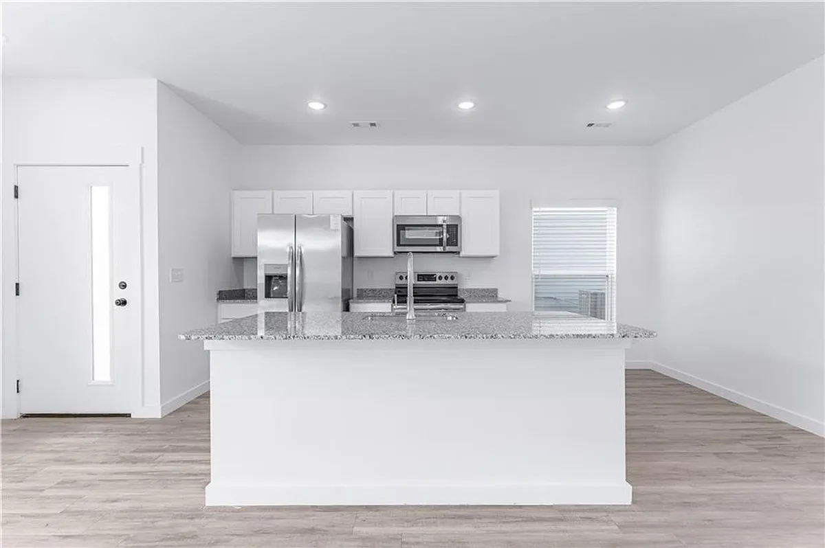 Building Photo - 831 Ventnor Ave