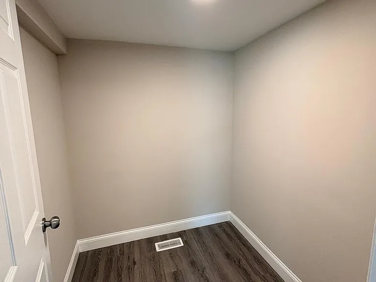 401 Franklin Ave — Photo 9