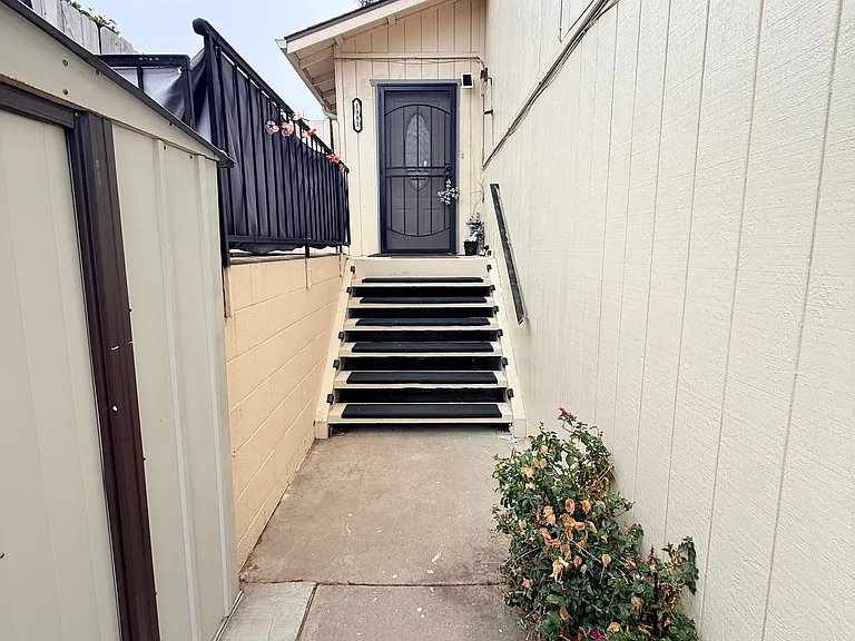 1981 Brighton Ave — Photo 2