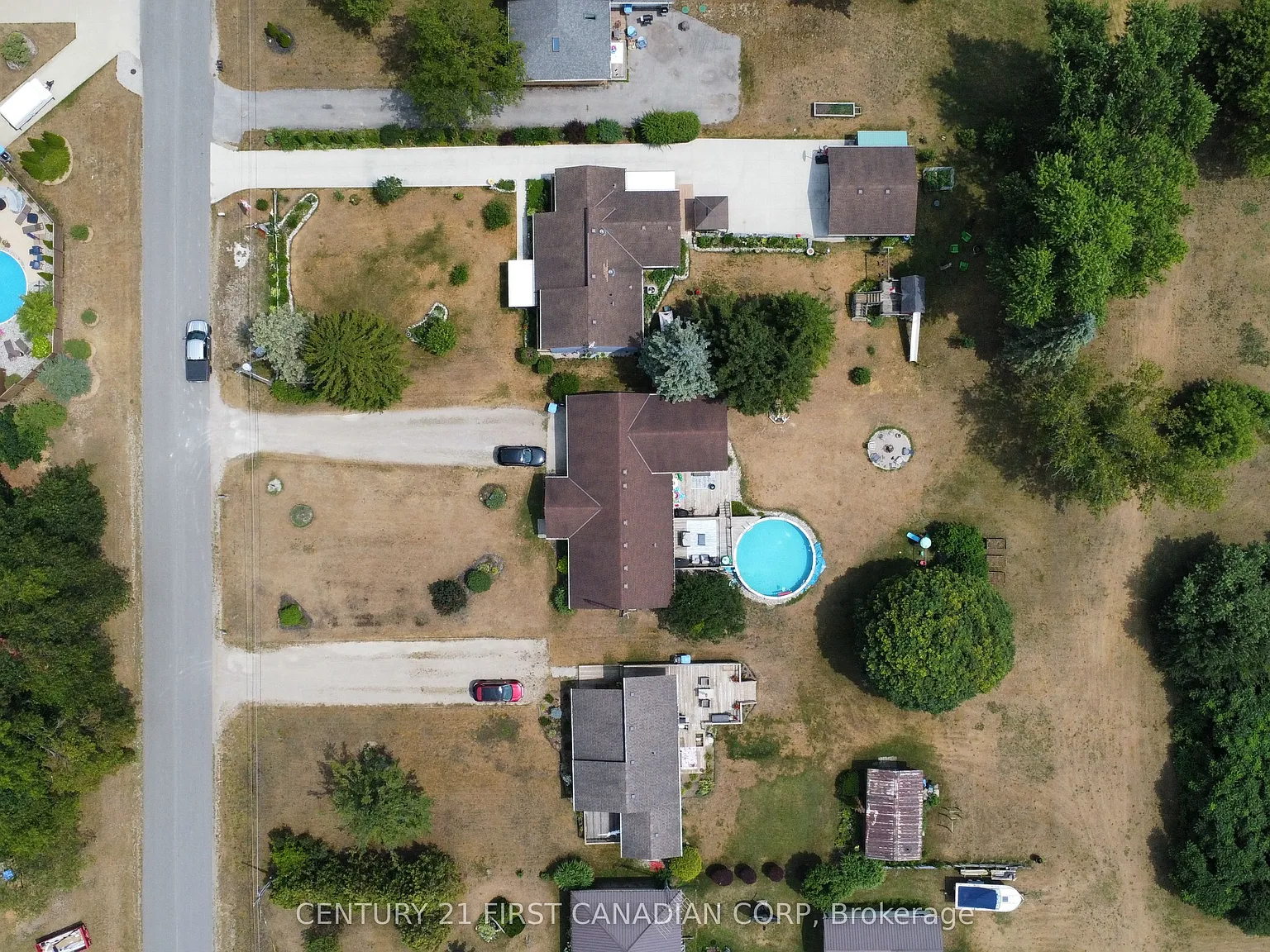 4 bed, $2,400 — Photo 2