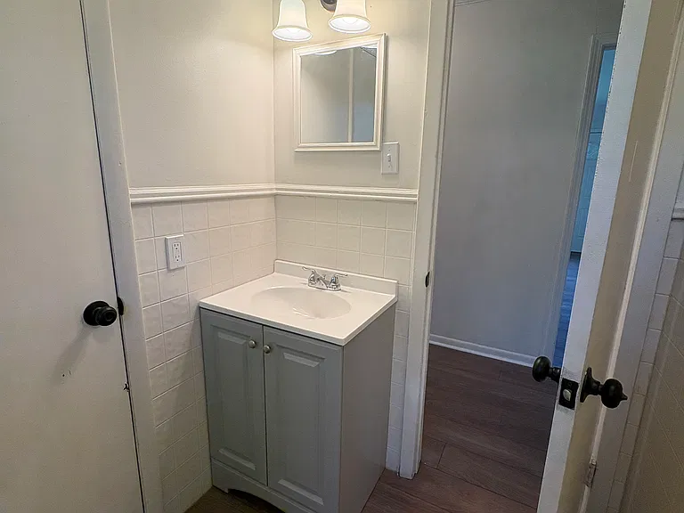 216 E Clayton St — Photo 6
