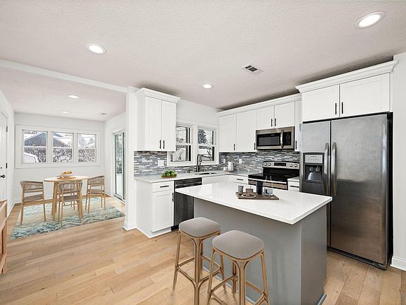 3rd image of 1756 Saunders Ave