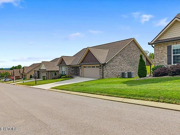 3rd image of 3866 Doral Dr