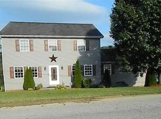 2 Rolling Oaks Ests, Saint Albans, WV 25177