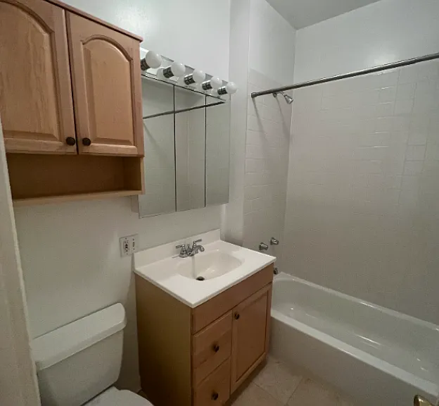 1346 N Bosworth Ave #2 — Photo 2