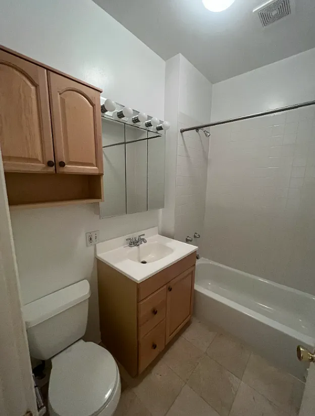 Building Photo - 1346 N Bosworth Ave #2