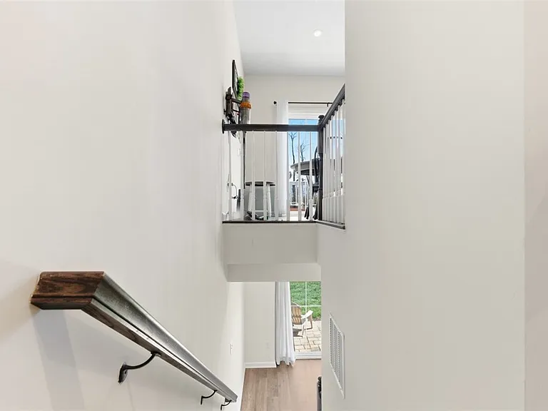 7402 Chestnut Way — Photo 9