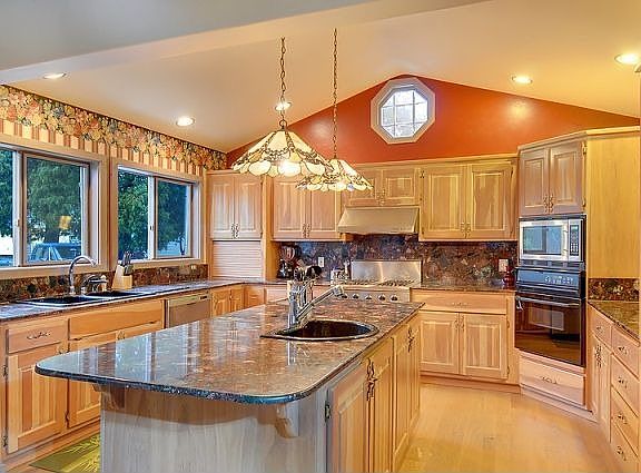 Large and spacious kitchen