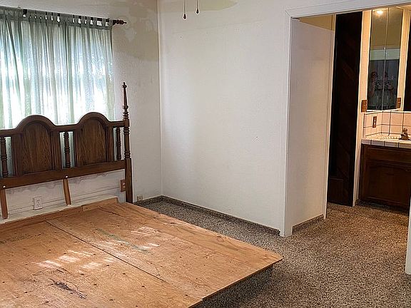 4th image of 225 E Terrace Dr