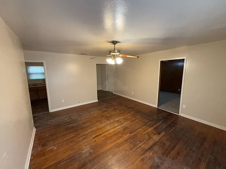 408 Allen St — Photo 3