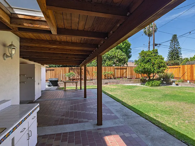 316 Cambridge Dr — Photo 4