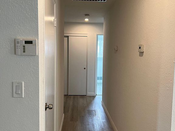 5th image of 143 Castlewood Dr