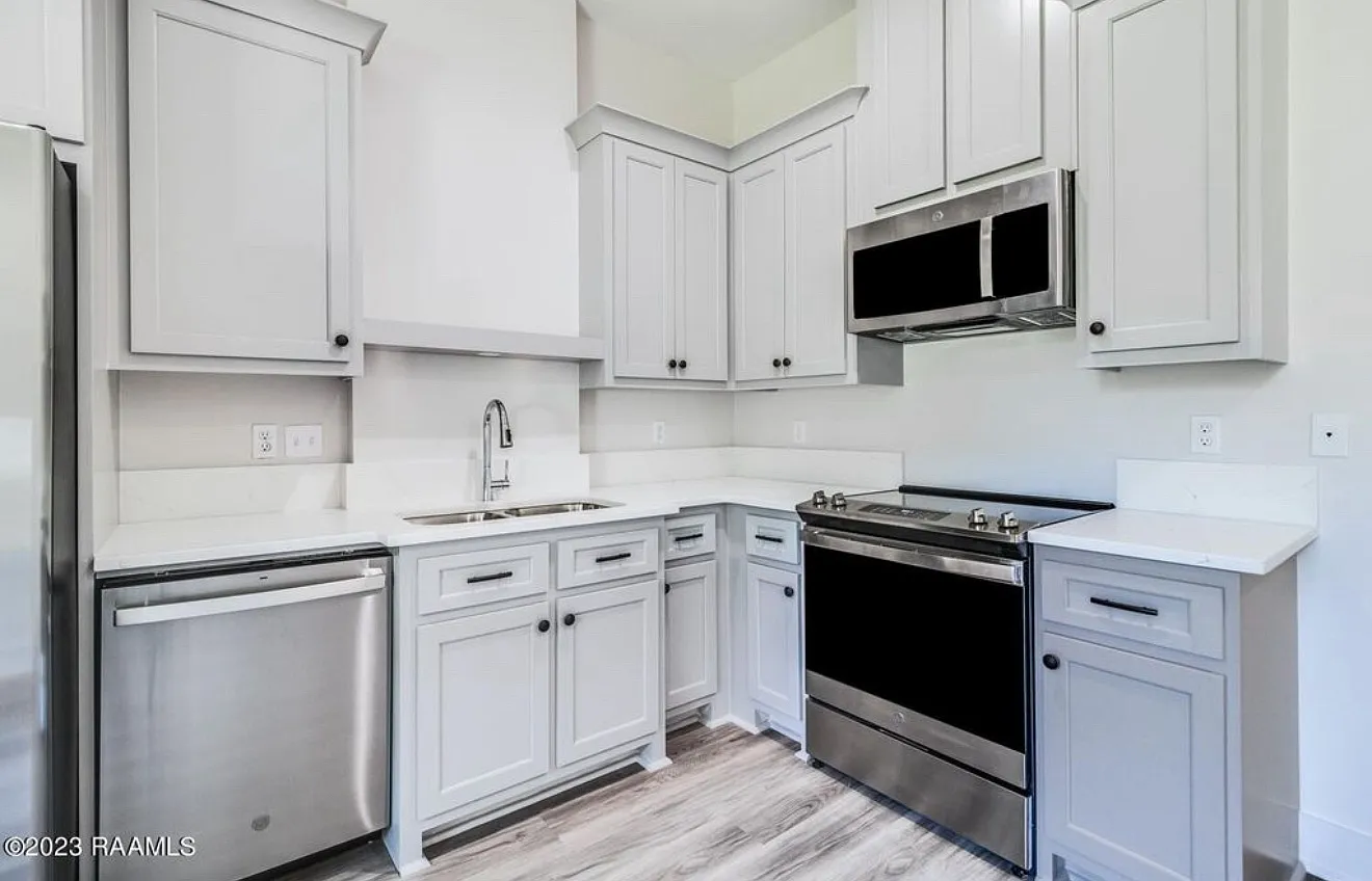 114 S Jefferson St — Photo 3